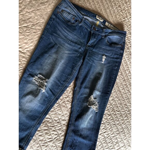 Junior's Indigo Rein distressed cropped jeans sz 11 - Picture 4 of 4